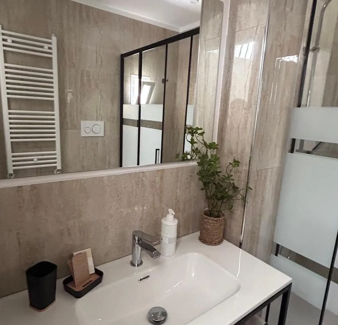 Suite 175 Bari 0*,